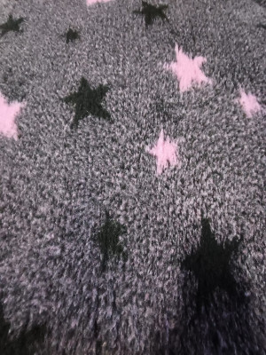 VETBED DELUXE Paklājs ar gumijotu pamatni no bieza materiāla - pelēks ar zvaigznītēm